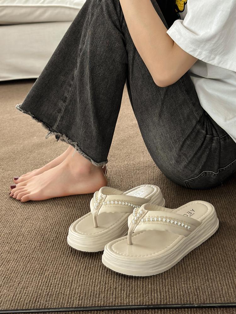 Slippers Shoes Rubber Flip Flops Med Flat Slipers Women Slides Fashion Platform Hawaiian 2023 Summer Luxury PU Female
Slippers Shoes Rubber Flip Flops Med Flat Slipers Women Slides Fashion Platform Hawaiian 2023 Summer Luxury PU Female