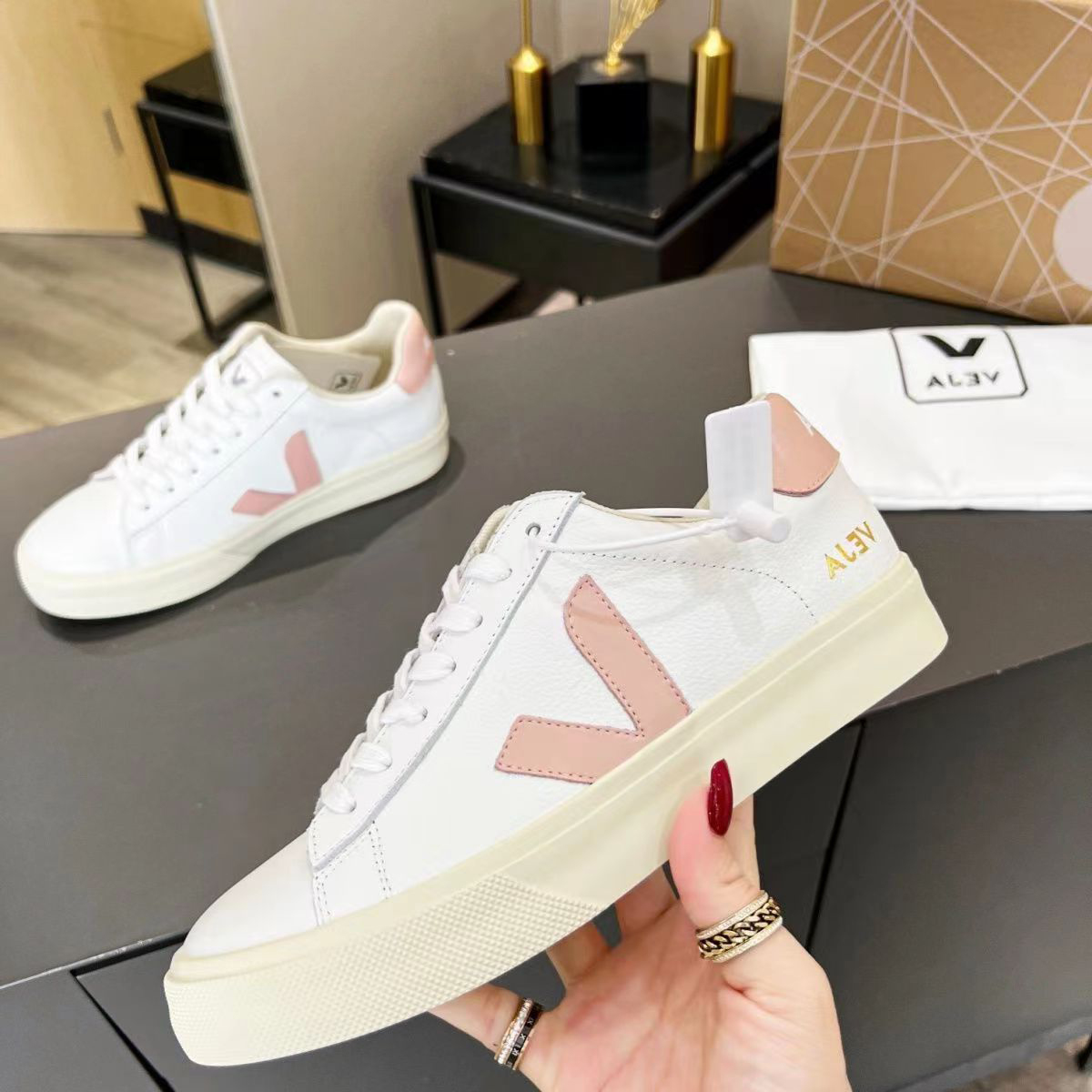 2023 Casual Shoes Women Men Fashion luxury brand Sports Sneakers Designer running shoes loafers Classic Couple Vegan Style White Original Campo Outdoor trainers
2023 Casual Shoes Women Men Fashion luxury brand Sports Sneakers Designer running shoes loafers Classic Couple Vegan Style White Original Campo Outdoor trainers