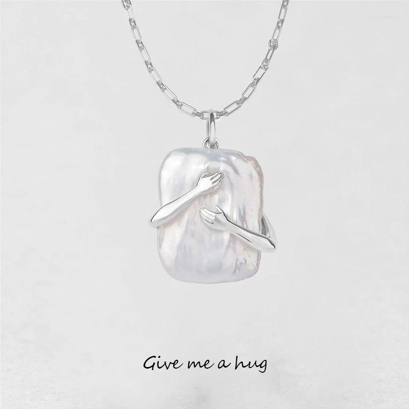Chains Simple Retro Square Baroque Imitation Pearl Couple Necklace Hug Pendant For Women Copper Exquisite Jewelry
Chains Simple Retro Square Baroque Imitation Pearl Couple Necklace Hug Pendant For Women Copper Exquisite Jewelry