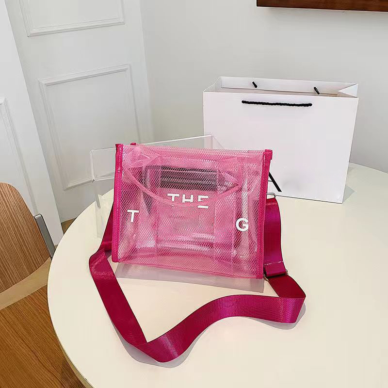 man and Women Designer Bag Crossbody Bag Leather Metal Locking Buckle Spring Fashion Single Shoulder bag Printed Printed high quality Tote bag, White
man and Women Designer Bag Crossbody Bag Leather Metal Locking Buckle Spring Fashion Single Shoulder bag Printed Printed high quality Tote bag, White