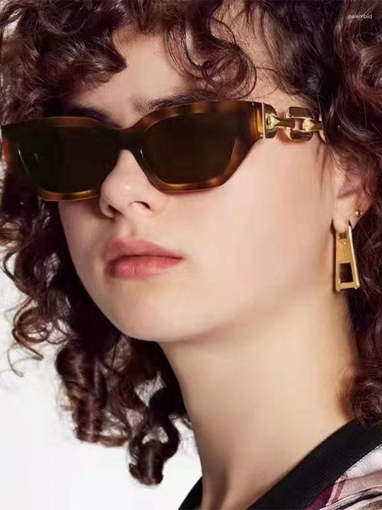 Sunglasses Trend Women's Unique Designed Fashion Metal O Chain Cool Sun Glasses 2023 Female Summer Casual High Street Chic Wear
Sunglasses Trend Women's Unique Designed Fashion Metal O Chain Cool Sun Glasses 2023 Female Summer Casual High Street Chic Wear