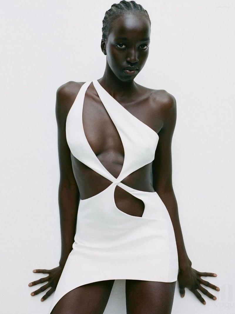 Casual Dresses Bandage Dress 2023 Women White Bodycon Elegant Sexy Cut Out Evening Club Party High Quality Summer Runway Fashion
Casual Dresses Bandage Dress 2023 Women White Bodycon Elegant Sexy Cut Out Evening Club Party High Quality Summer Runway Fashion