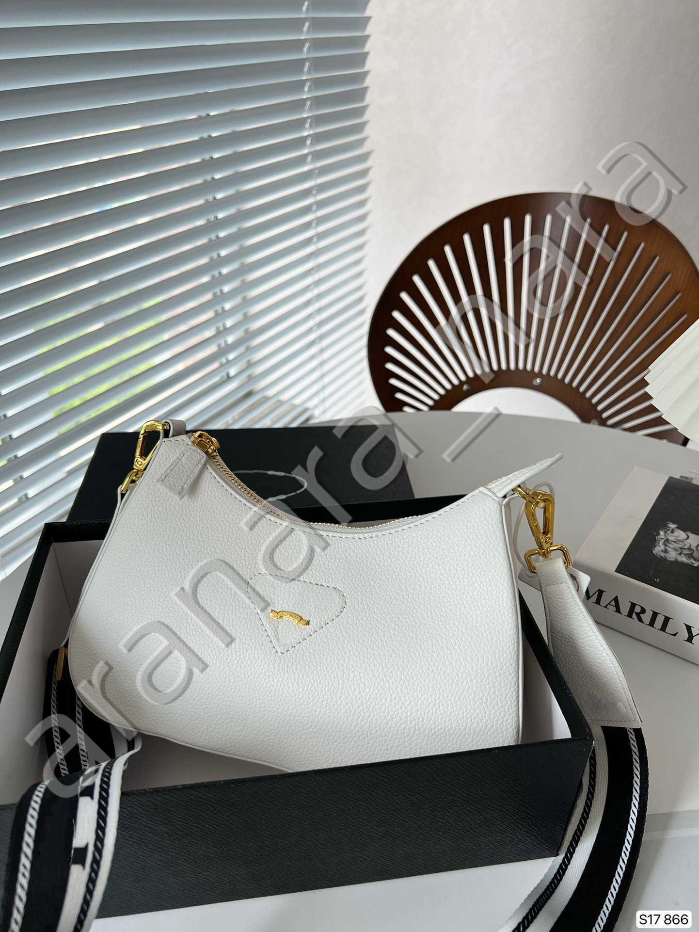 Designer Crescent bag Popular High-Quality Temperament Designer Bag Tote Bag Designer Handbag Purse Handbags Purses Bags Leather, Welcome to purchase
Designer Crescent bag Popular High-Quality Temperament Designer Bag Tote Bag Designer Handbag Purse Handbags Purses Bags Leather, Welcome to purchase