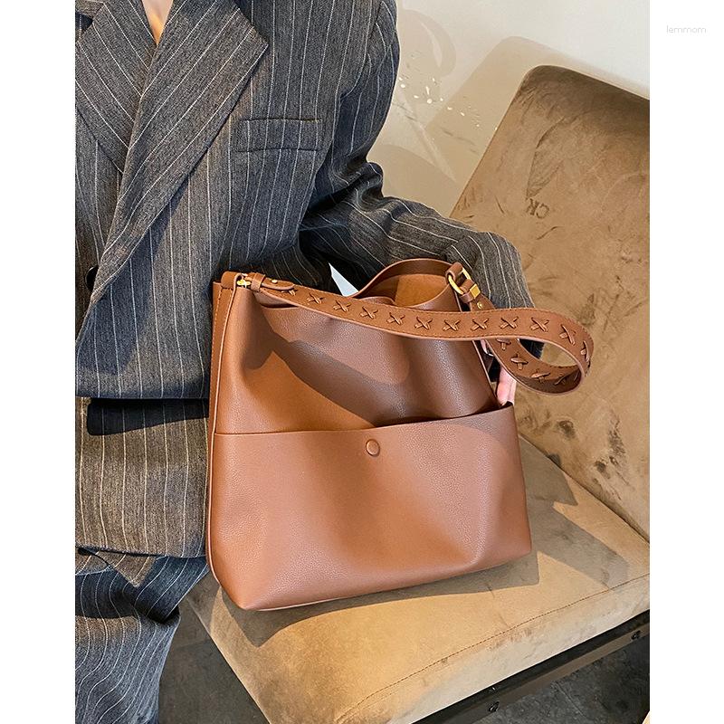 Evening Bags Luxury Women's Tote Handbag Large Capacity Brand Designer Genuine Leather Shoulder Bag High-end Classic Fashion Purse
Evening Bags Luxury Women's Tote Handbag Large Capacity Brand Designer Genuine Leather Shoulder Bag High-end Classic Fashion Purse