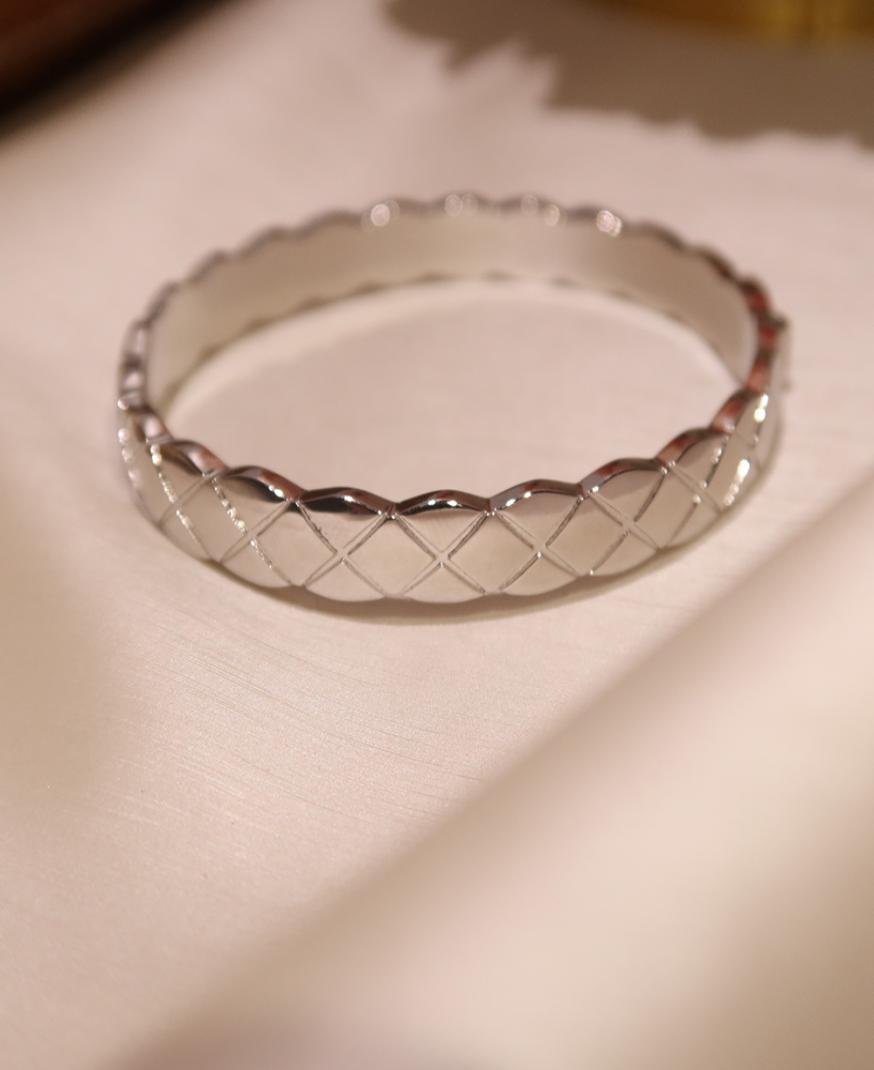 Popular brand S925 Silver Plated Cross Bracelet classic style sub gold material 18K trend fashion luxury elegant women039s Ball3573451
Popular brand S925 Silver Plated Cross Bracelet classic style sub gold material 18K trend fashion luxury elegant women039s Ball3573451