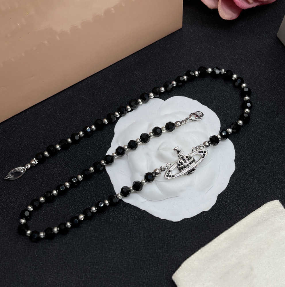 Pendant Necklaces Designer Letter Vivian Chokers Luxury Women Fashion Jewelry Metal Pearl Necklace cjeweler Westwood Tidal flow design 667ess
Pendant Necklaces Designer Letter Vivian Chokers Luxury Women Fashion Jewelry Metal Pearl Necklace cjeweler Westwood Tidal flow design 667ess