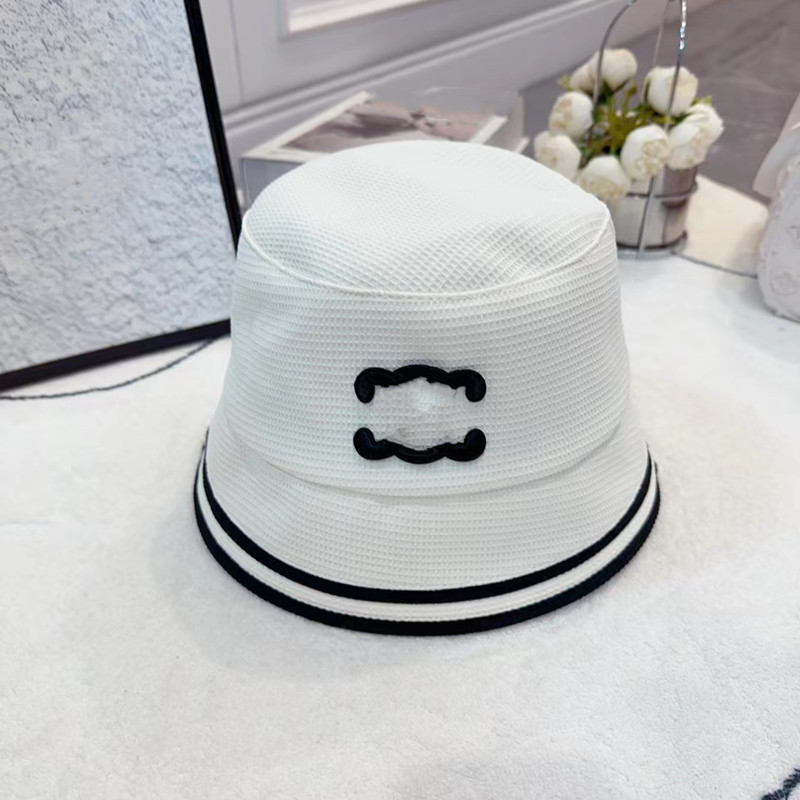 New designer brand Bucket hat women's luxury high quality Sun hat classic embroidery letters fashion trend simple hat
New designer brand Bucket hat women's luxury high quality Sun hat classic embroidery letters fashion trend simple hat