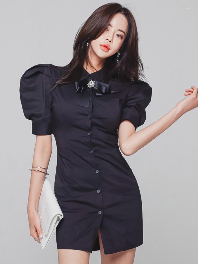 Casual Dresses Korean Fashion Summer Elegant Women Short Dress Formal Black Retro Puff Sleeve Slim Mini Party Club Mujer Street Clothes
Casual Dresses Korean Fashion Summer Elegant Women Short Dress Formal Black Retro Puff Sleeve Slim Mini Party Club Mujer Street Clothes