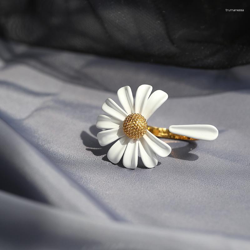 Bangle Korean Fashion White Enamel Daisy Flower Bracelet Vintage Gold Metal Opening For Women Party Wedding Jewelry GiftsBangle Raym22
Bangle Korean Fashion White Enamel Daisy Flower Bracelet Vintage Gold Metal Opening For Women Party Wedding Jewelry GiftsBangle Raym22