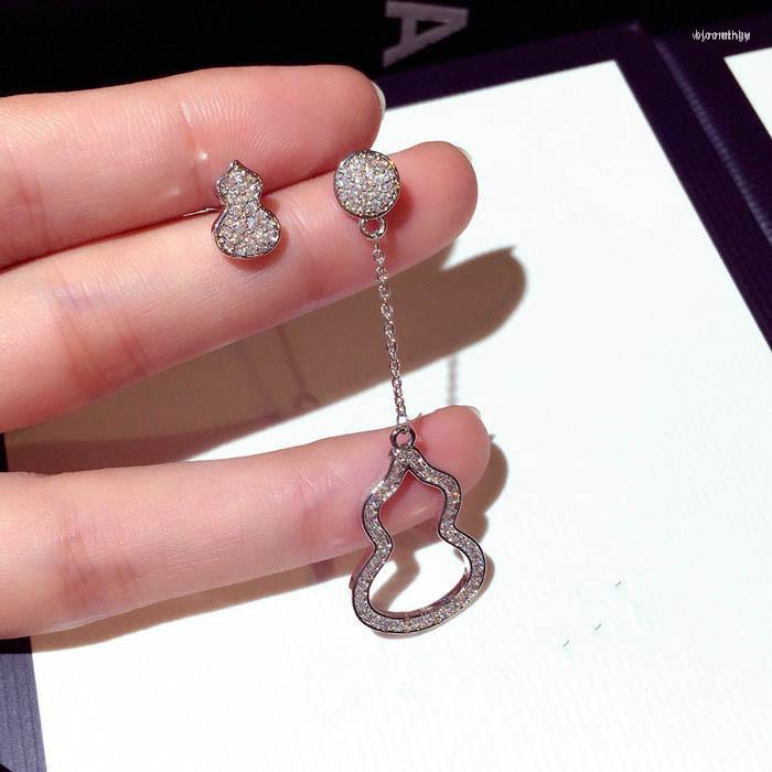 Stud Earrings High Quality Asymmetric Jewelry Fashion Zircon Wedding Luxury Full Drill Long Gourd Shape Earring For Women
Stud Earrings High Quality Asymmetric Jewelry Fashion Zircon Wedding Luxury Full Drill Long Gourd Shape Earring For Women