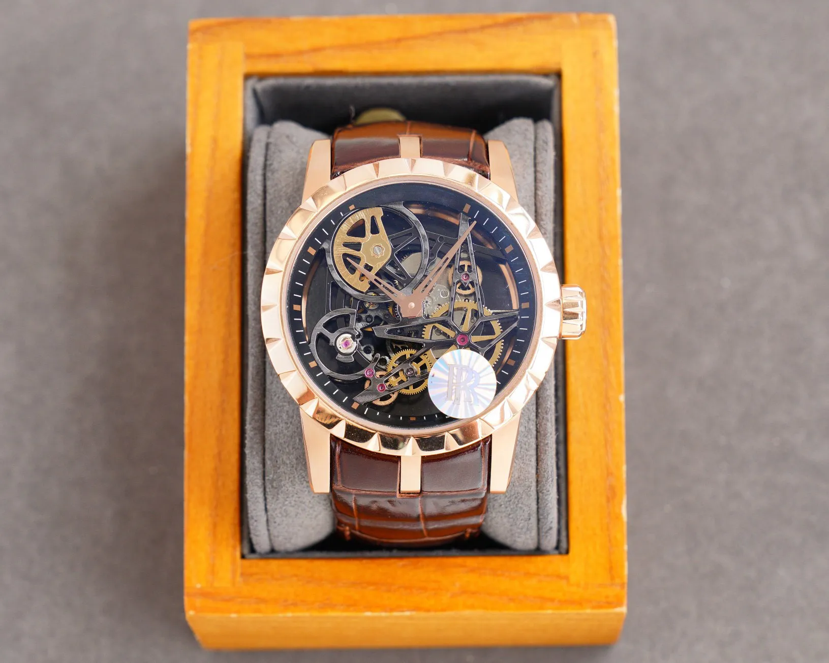 Men's watch stainless steel bezel leather strap mechanical automatic chain movement diamond watch movement watches watches high quality
Men's watch stainless steel bezel leather strap mechanical automatic chain movement diamond watch movement watches watches high quality
