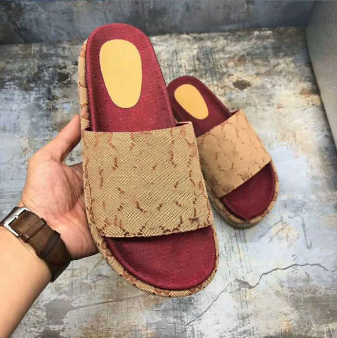 Designer Slippers New Platform Shoes Classics Letters Embroidered Thick Sole Sandals For Women summer with dust bag 35-44, Blue
Designer Slippers New Platform Shoes Classics Letters Embroidered Thick Sole Sandals For Women summer with dust bag 35-44, Blue