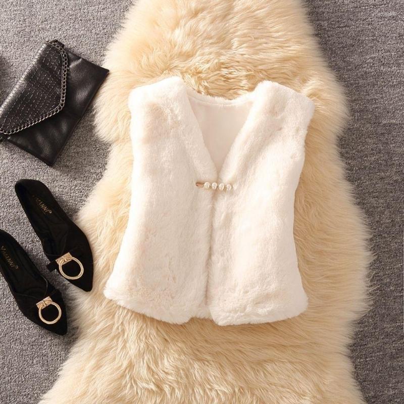 Women's Fur Faux Coat 2023 Winter Warm Short Jacket Solid Color Sleeveless Women Casual V Neck Single Button Vest Overcoats M455, White
Women's Fur Faux Coat 2023 Winter Warm Short Jacket Solid Color Sleeveless Women Casual V Neck Single Button Vest Overcoats M455, White