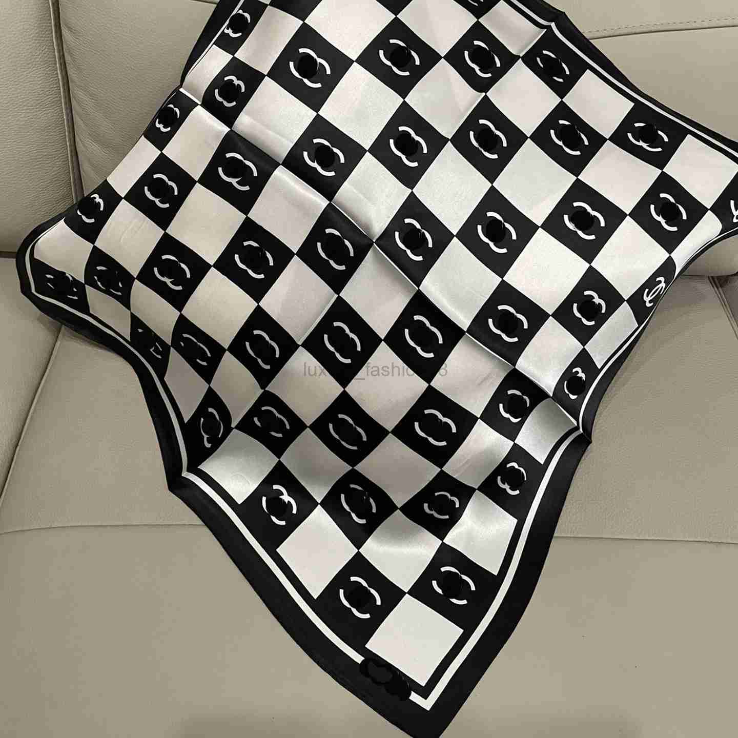 Fashion Silk Scarf Square Simple Design Solid Color Scarves European Brand French Shawl Romantic Girl Gift Hairband Spring Delicate Gift
Fashion Silk Scarf Square Simple Design Solid Color Scarves European Brand French Shawl Romantic Girl Gift Hairband Spring Delicate Gift
