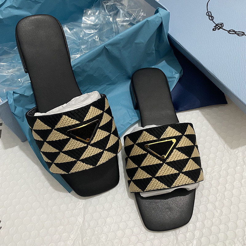 2023 Designer Slides Women Embroidered Fabric Slippers Metallic Slide Sandals Luxury Letter P Sandal Triangle Chunky Heels Fashion Summer Beach Low Heel Shoe
2023 Designer Slides Women Embroidered Fabric Slippers Metallic Slide Sandals Luxury Letter P Sandal Triangle Chunky Heels Fashion Summer Beach Low Heel Shoe