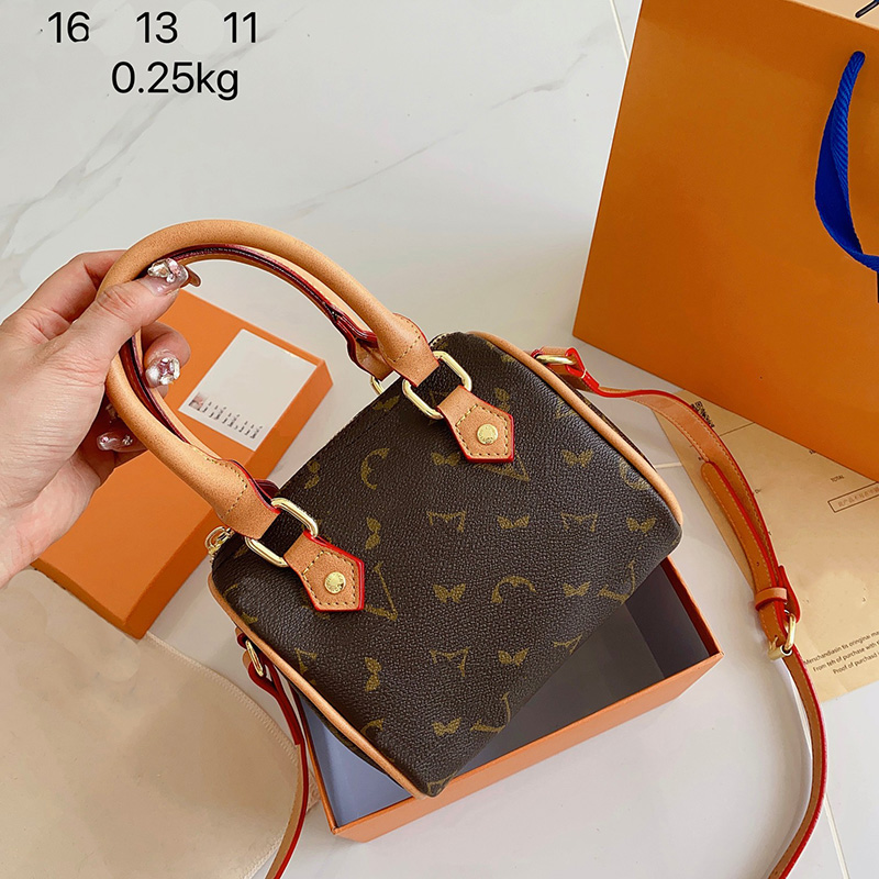 Tote bag designer bag Luxury women Handbag Crossbody bag Shoulder handbags large capacity Luxury banquet Wallet fashion leisure for Celebrities gift style nice, Brown
Tote bag designer bag Luxury women Handbag Crossbody bag Shoulder handbags large capacity Luxury banquet Wallet fashion leisure for Celebrities gift style nice, Brown