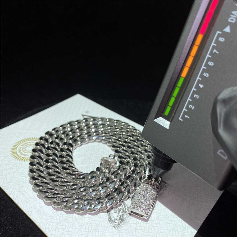Gold Plated Cuban Bracelet Iced Out 925 Silver Moissanite Clasp Miami Cuban Link Chain Stainless Steel Necklace Wholesale
Gold Plated Cuban Bracelet Iced Out 925 Silver Moissanite Clasp Miami Cuban Link Chain Stainless Steel Necklace Wholesale