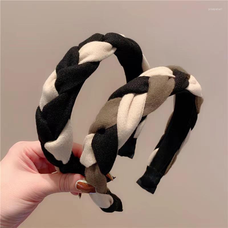 Hair Clips Fashion Plush Hairband For Women With Teeth Accessories Korean Black And White Twists Girls Head Wear
Hair Clips Fashion Plush Hairband For Women With Teeth Accessories Korean Black And White Twists Girls Head Wear