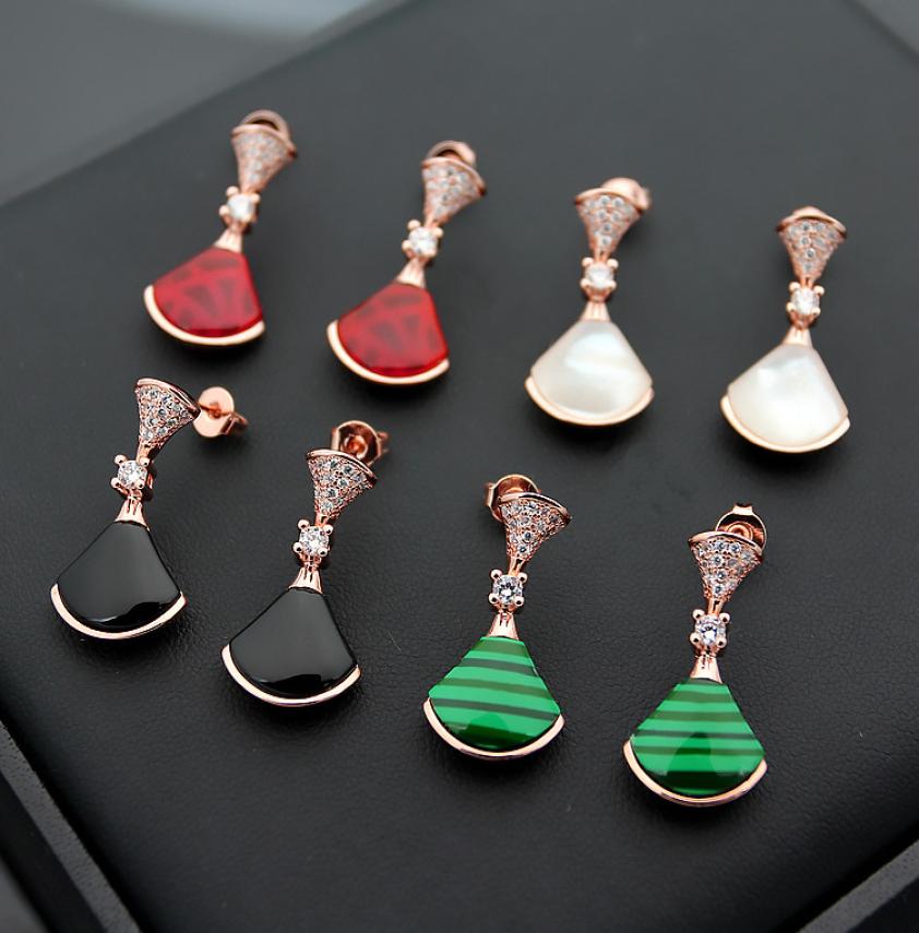 Europe America Style Lady Women Titanium Steel Tassels Engraved B Initials Onyx Mother of Pearl Malachite Carnelian Diamond Stud E1009919
Europe America Style Lady Women Titanium Steel Tassels Engraved B Initials Onyx Mother of Pearl Malachite Carnelian Diamond Stud E1009919