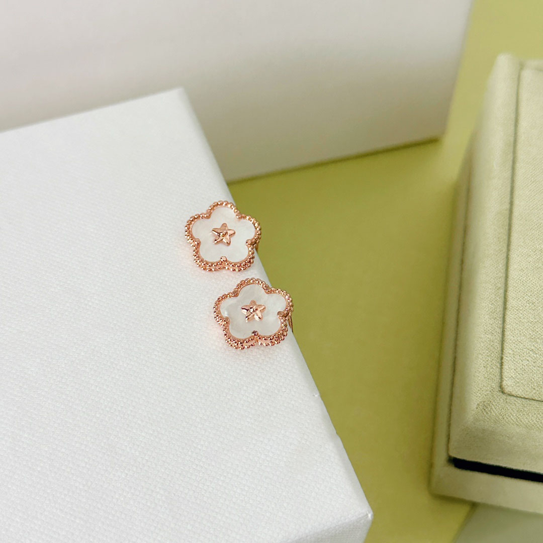 Fashion Pink Flower 4/Four Leaf Clover Charm Stud Earrings Mother-of-Pearl 18K Gold Plated Agate for WomenGirls Valentine's Mother's Day Wedding Jewelry Gift
Fashion Pink Flower 4/Four Leaf Clover Charm Stud Earrings Mother-of-Pearl 18K Gold Plated Agate for WomenGirls Valentine's Mother's Day Wedding Jewelry Gift