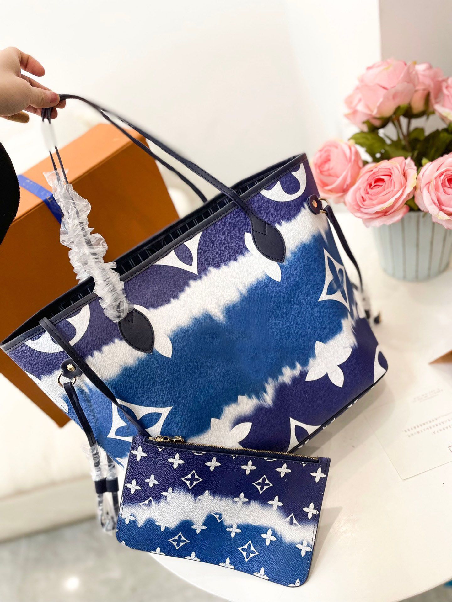 2023 high luxury sense new leather handbag shoulder medieval shopping bag brand bag Vhlrd, Red
2023 high luxury sense new leather handbag shoulder medieval shopping bag brand bag Vhlrd, Red