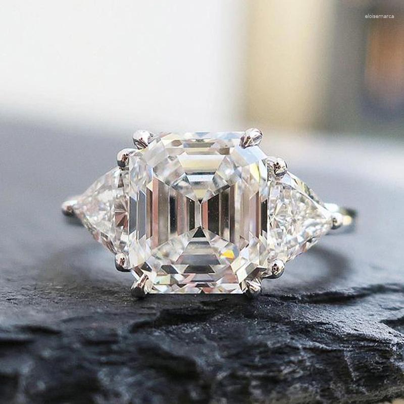 Wedding Rings 2023 Creative Classic Four-claw White Square Diamond Ring Big Zircon F402
Wedding Rings 2023 Creative Classic Four-claw White Square Diamond Ring Big Zircon F402
