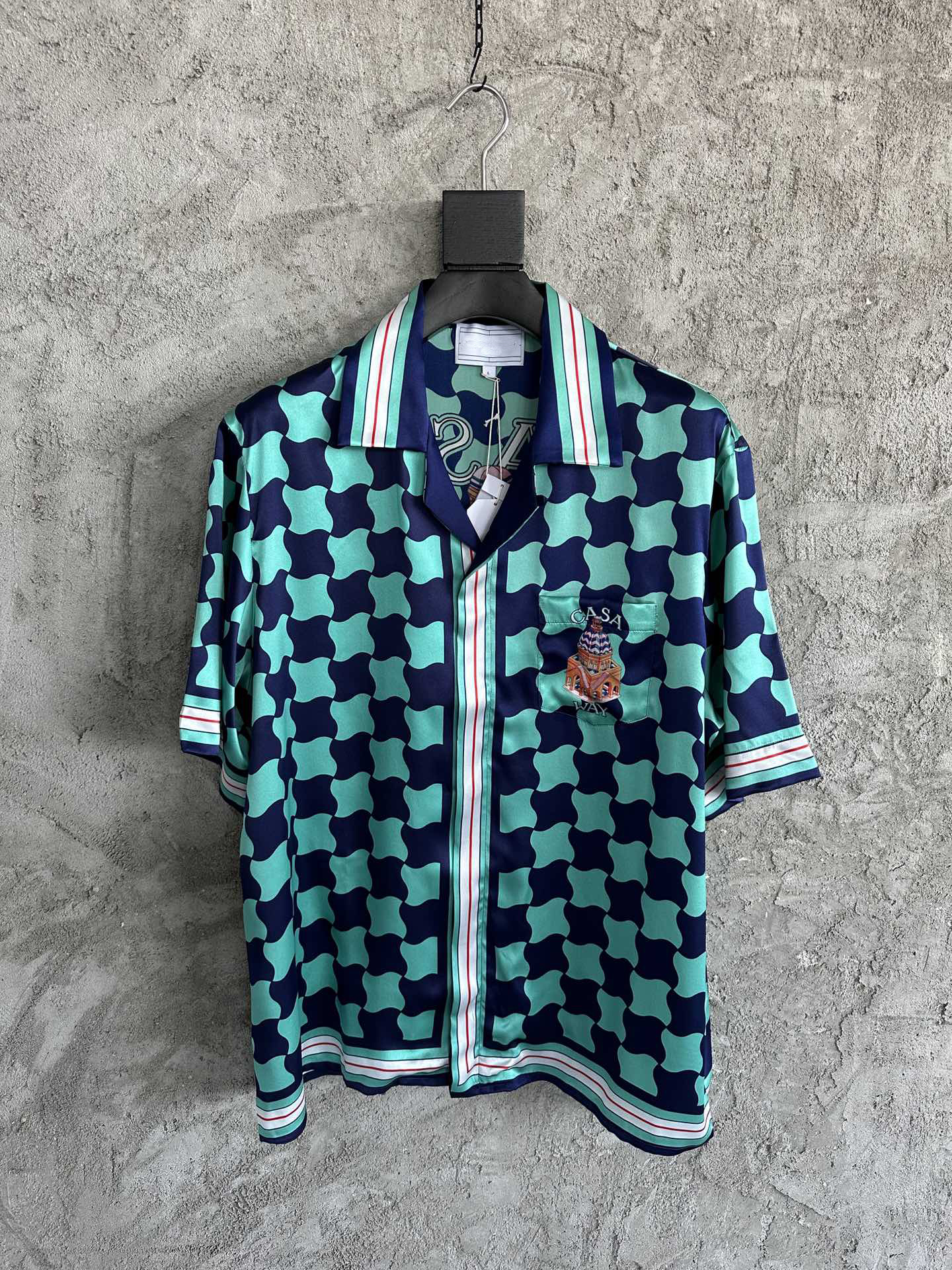 2023 latest designer shirt fashion real silk material printing design luxurious single-breasted baggy man' shirts, Blue
2023 latest designer shirt fashion real silk material printing design luxurious single-breasted baggy man' shirts, Blue