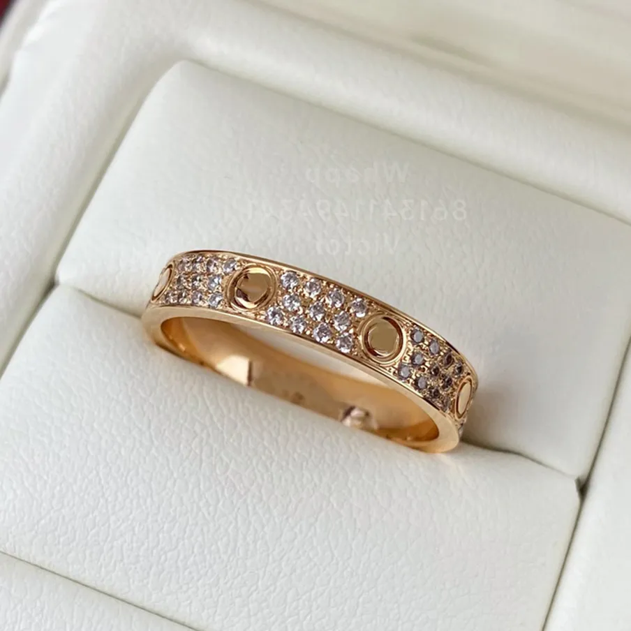 LOVE ring for woman designer for man diamond Gold plated 18K T0P quality highest counter quality fashion style jewelry Designer Ring Love Classic Band Jewelry
LOVE ring for woman designer for man diamond Gold plated 18K T0P quality highest counter quality fashion style jewelry Designer Ring Love Classic Band Jewelry