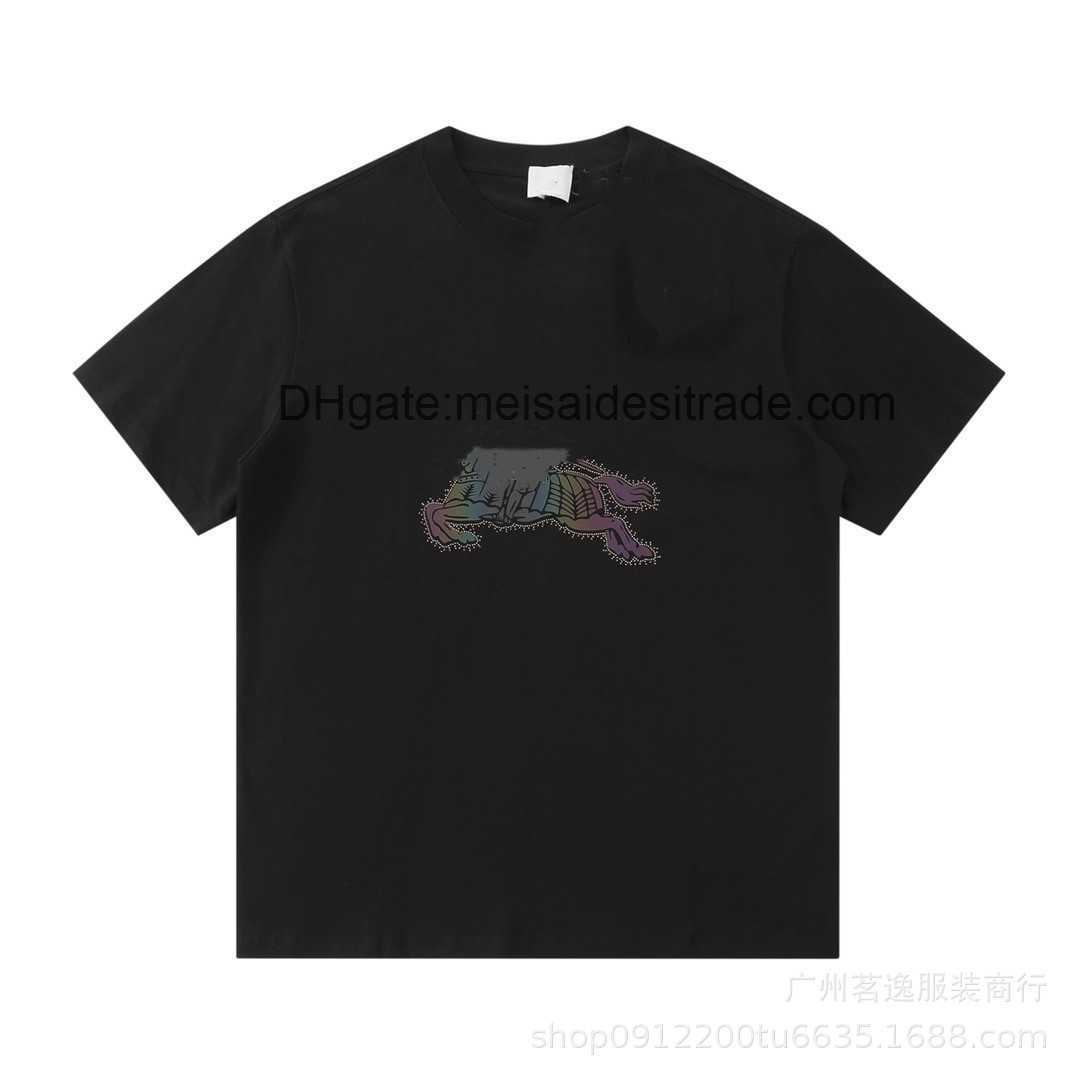 AAAAA Designer Luxury T-shirt Bur Brand The correct version BU home ironing pony short sleeved T-shirt high street casual versatile couple trendy insets, Black
AAAAA Designer Luxury T-shirt Bur Brand The correct version BU home ironing pony short sleeved T-shirt high street casual versatile couple trendy insets, Black