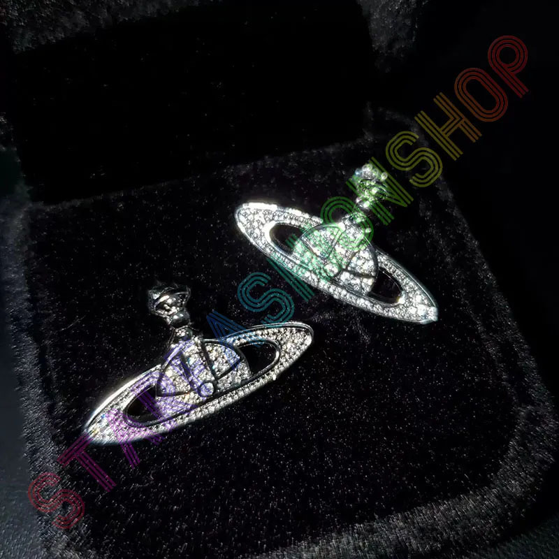 Saturn Charm Luxury Classic Stud Pendant Brand Designer Geometric Celebrity Round Rhinestone Earrings Wedding Party Jewelry 2color
Saturn Charm Luxury Classic Stud Pendant Brand Designer Geometric Celebrity Round Rhinestone Earrings Wedding Party Jewelry 2color