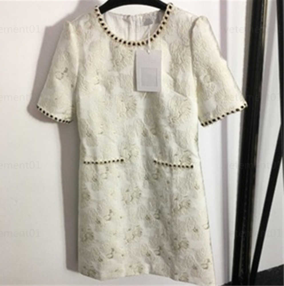 Woman Designers Dress Summer Sexy Dress Celebrity Temperament Bright Silk Flowers Round Neck Short Sleeve Beige Designer Dresses For Women 0607
Woman Designers Dress Summer Sexy Dress Celebrity Temperament Bright Silk Flowers Round Neck Short Sleeve Beige Designer Dresses For Women 0607