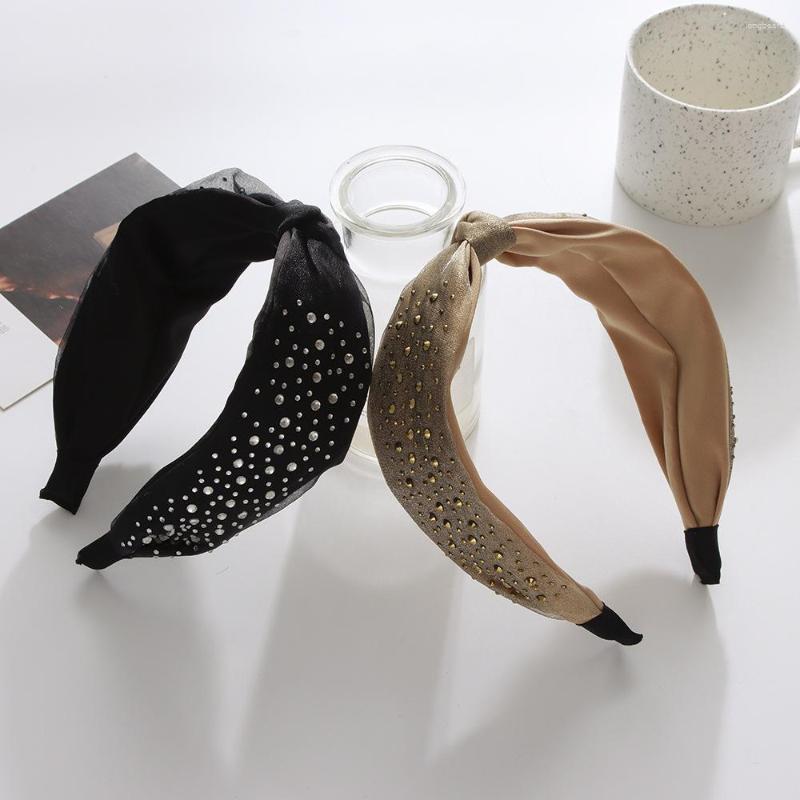 Hair Clips Temperament Versatile Hoops With Rhinestone Embellishments Wide Edge Pressed Ornaments Mesh Headband
Hair Clips Temperament Versatile Hoops With Rhinestone Embellishments Wide Edge Pressed Ornaments Mesh Headband