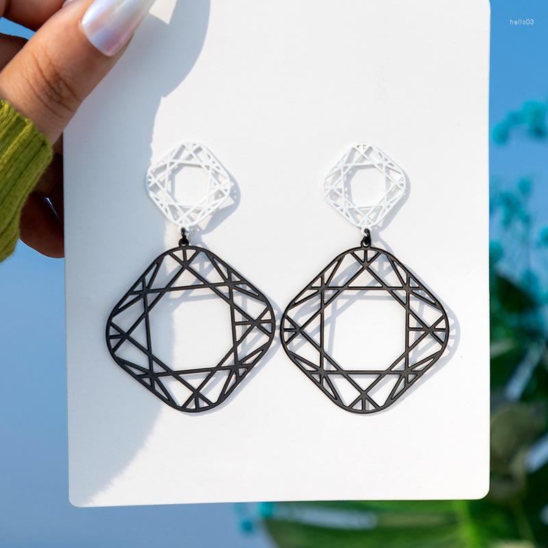 Dangle Earrings Simple Fashion Matching Geometric Hollow Prisms Niche Design Sense Of Personality Street Shoot Feminine Temperament
Dangle Earrings Simple Fashion Matching Geometric Hollow Prisms Niche Design Sense Of Personality Street Shoot Feminine Temperament