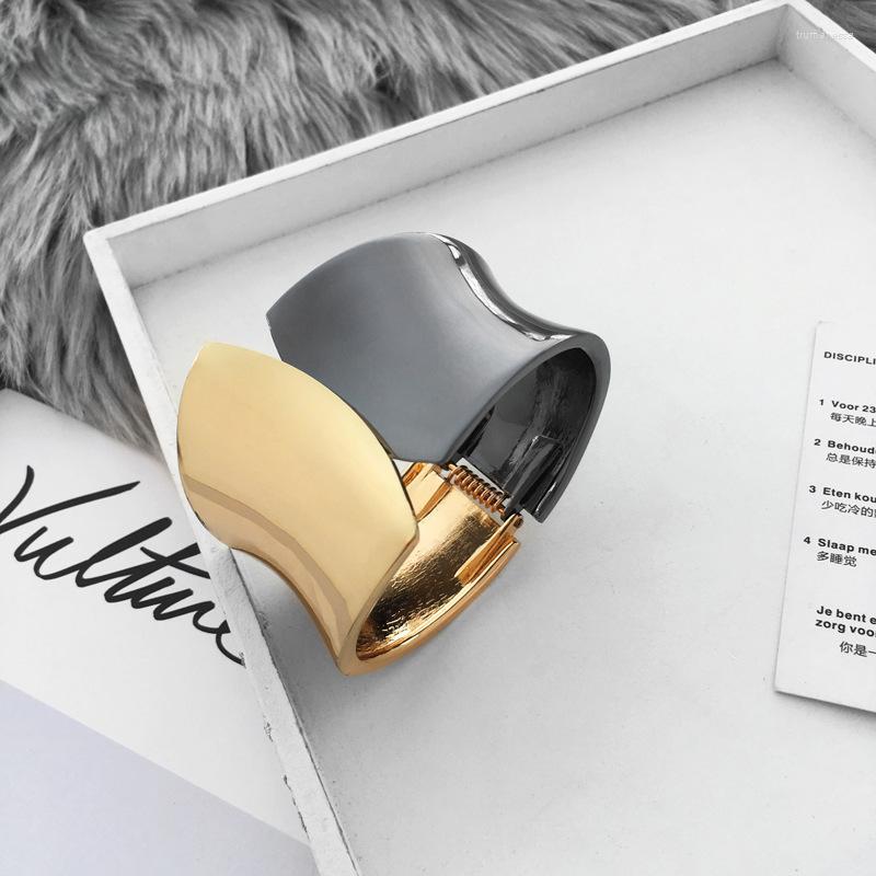 Bangle Female Fashion Exaggerate Cuff Bangles Metal Black Gold Women Statement Jewelry Big Bracelets Raym22
Bangle Female Fashion Exaggerate Cuff Bangles Metal Black Gold Women Statement Jewelry Big Bracelets Raym22