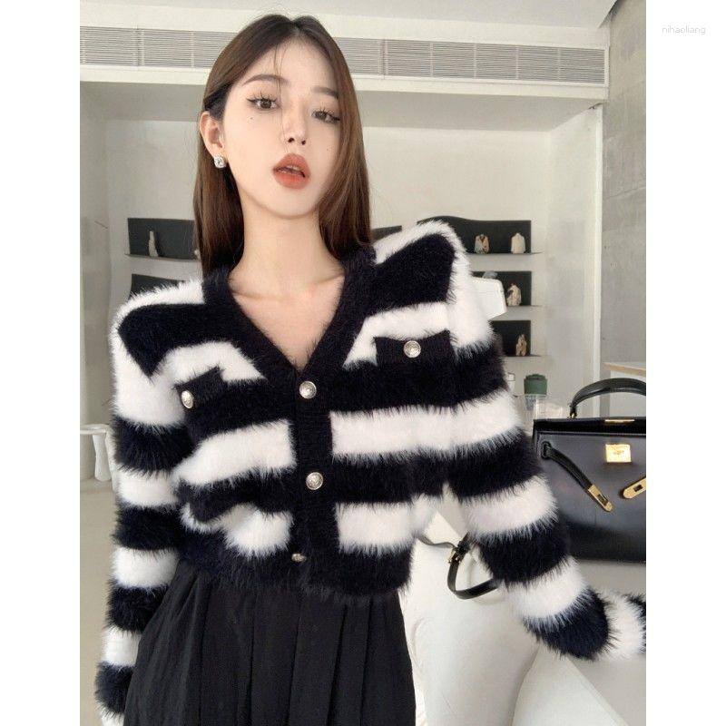 Women' Knits Autumn Slim Knitted Short Ropa Mujer V Neck Stripe Streetwear Long Sleeve Cropped Cardigan Sweaters For Women Casual All Match, Black
Women' Knits Autumn Slim Knitted Short Ropa Mujer V Neck Stripe Streetwear Long Sleeve Cropped Cardigan Sweaters For Women Casual All Match, Black