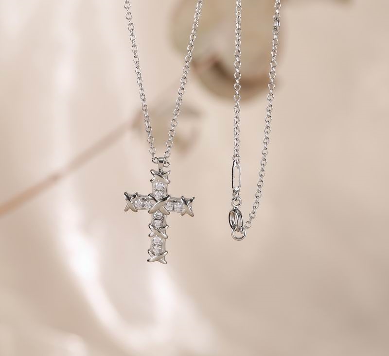 2023 lovely cute pendant Necklaces HIGH QUALITY long silver thin stainless steel chain diamond crystal cross design Women necklace with dust bag and box
2023 lovely cute pendant Necklaces HIGH QUALITY long silver thin stainless steel chain diamond crystal cross design Women necklace with dust bag and box
