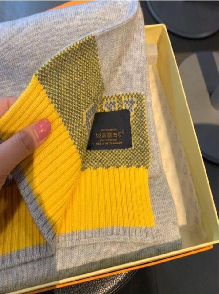 Fashion Designer Winter Cashmere Scarf 3 Color Women 2021 Embroidered Letter Luxury Shawl Scarves 180 30cm 21082804W7152161
Fashion Designer Winter Cashmere Scarf 3 Color Women 2021 Embroidered Letter Luxury Shawl Scarves 180 30cm 21082804W7152161