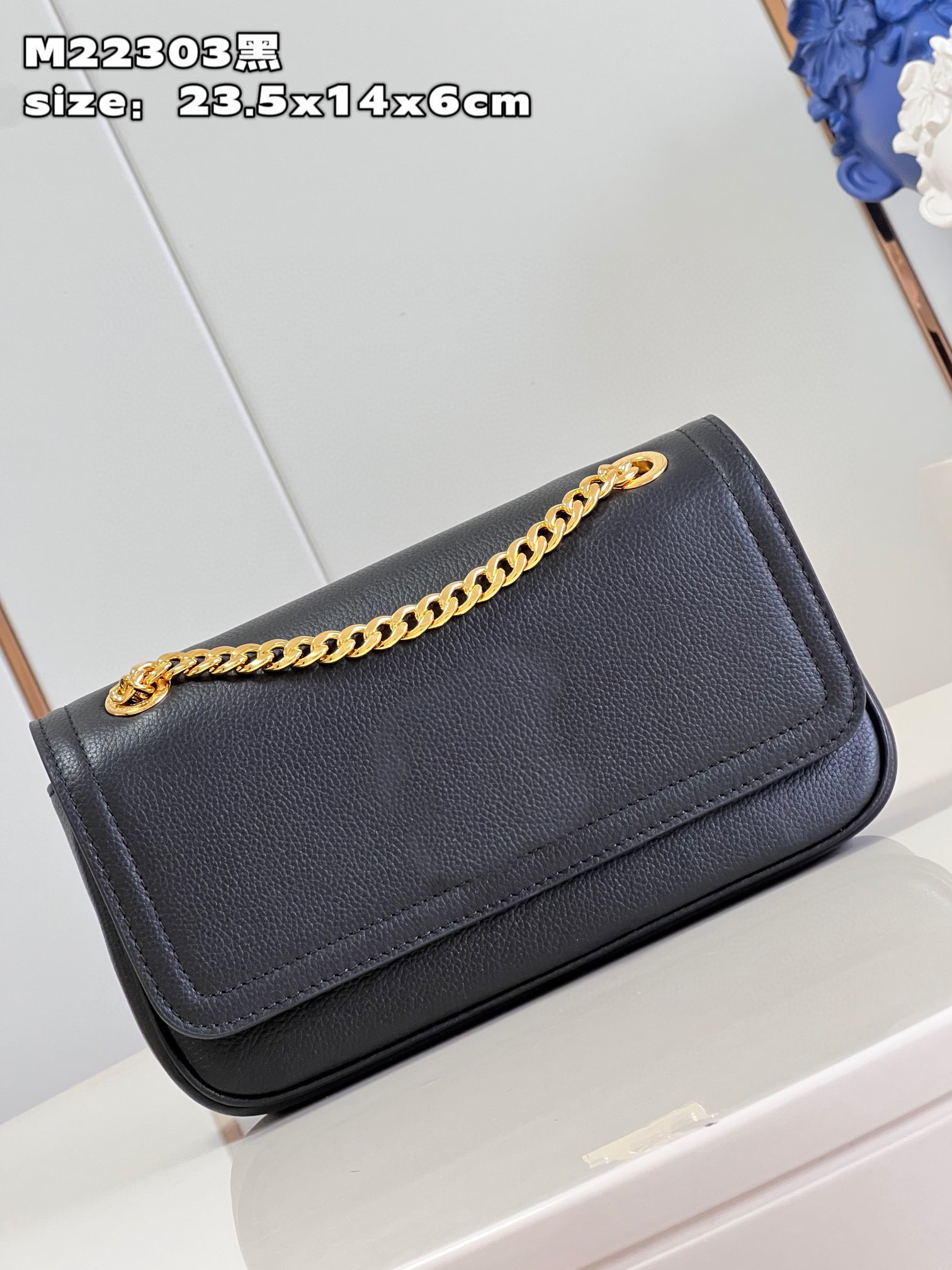 2023 Women's top-level original single chain wrapped grain cow leather sliding chain shoulder strap, capable of accommodating wallet or mobile phone
2023 Women's top-level original single chain wrapped grain cow leather sliding chain shoulder strap, capable of accommodating wallet or mobile phone