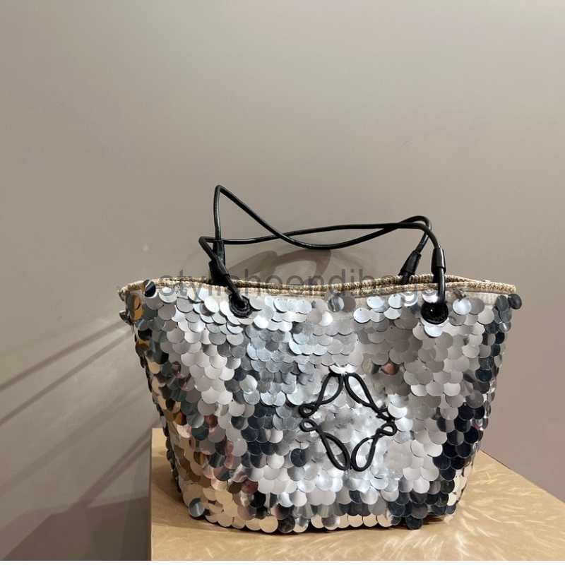 Shoulder Bags designer tote for woman Bucket Classic Handbag luxury shoulder bags crossbody bag Letter Clutch Purses Shopping Bag real leather Fashion
Shoulder Bags designer tote for woman Bucket Classic Handbag luxury shoulder bags crossbody bag Letter Clutch Purses Shopping Bag real leather Fashion