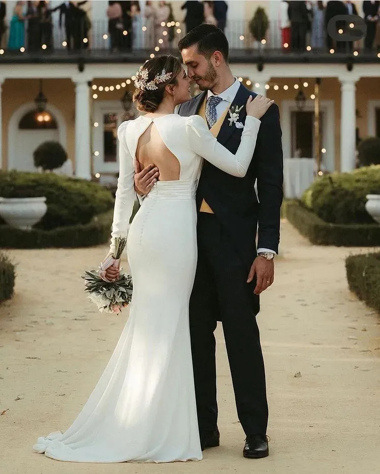 Simple Long Sleeves Satin Mermaid Wedding Dresses Deep V-Neck Open Back Sexy Bridal Gowns Ivory Robe De Mariage Court Train