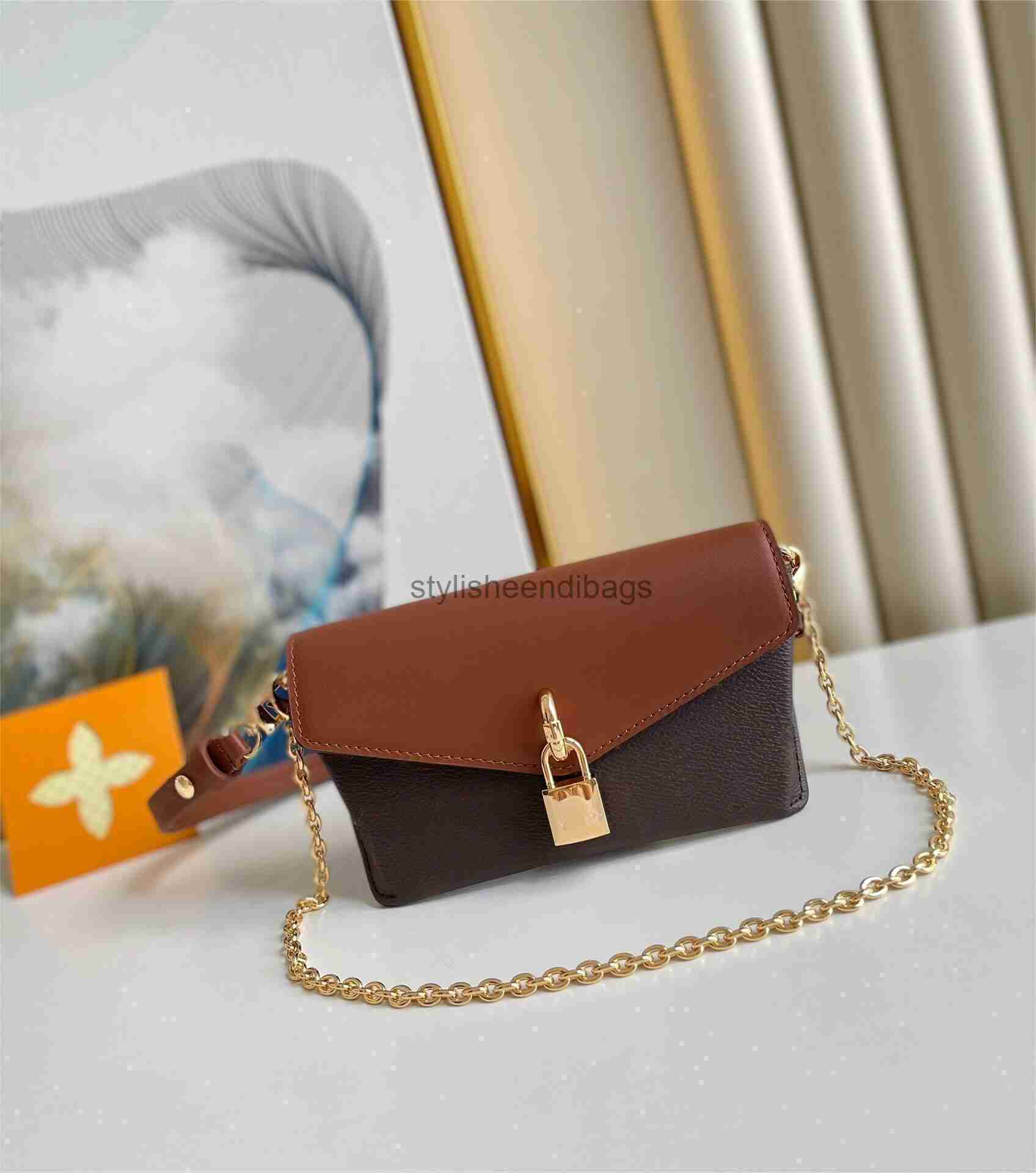 Bags 5A Designers Classic PADLOCK ON STRAP Totes handbags women flap lock chains Genuine Leather Monograms package Shoulder crossbody handbag wallet, Black
Bags 5A Designers Classic PADLOCK ON STRAP Totes handbags women flap lock chains Genuine Leather Monograms package Shoulder crossbody handbag wallet, Black