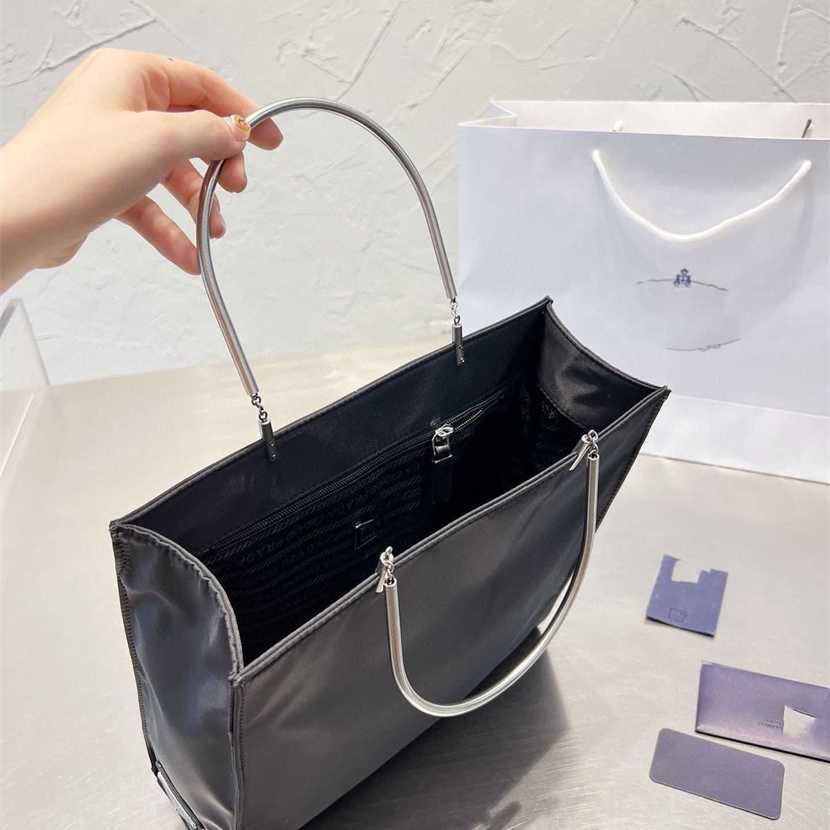 Designer bag 2023 handbag P Wedding Solid Color Hard Handle Horizontal Style Casual Black Storage Medium Difference Inner Patch Tote Handbag, Black6
Designer bag 2023 handbag P Wedding Solid Color Hard Handle Horizontal Style Casual Black Storage Medium Difference Inner Patch Tote Handbag, Black6