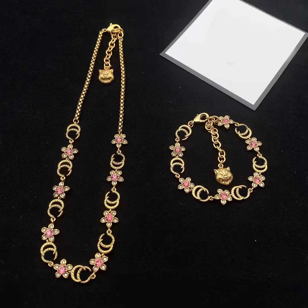 Fashion Vintage Necklace Ladies Flower Letter Heavy Decoration Color Diamond Bracelet Exaggerated Pendant Earrings 925 Silver Needle High Quality Jewe