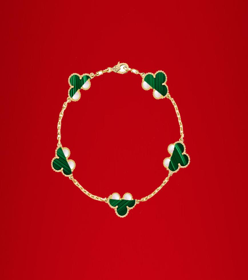 Classic 18K gold fourleaf clover bracelet chain for women is fashionable and of high quality gift box 0012043574
Classic 18K gold fourleaf clover bracelet chain for women is fashionable and of high quality gift box 0012043574