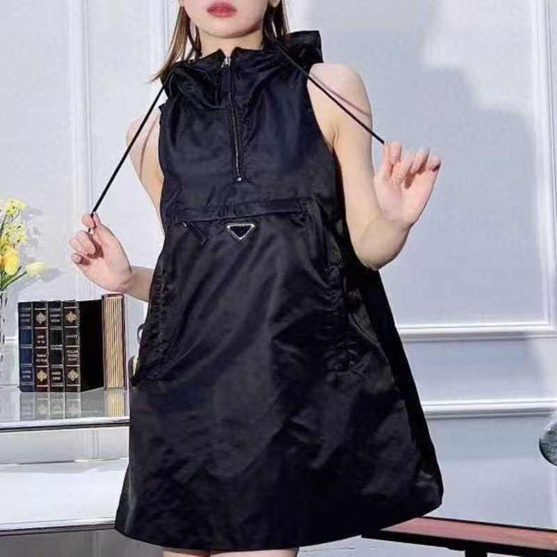 Luxury brand dress designer women clothing half zipper metal logo hooded dress summer sleeveless dresses sexy mini skirt, Black
Luxury brand dress designer women clothing half zipper metal logo hooded dress summer sleeveless dresses sexy mini skirt, Black