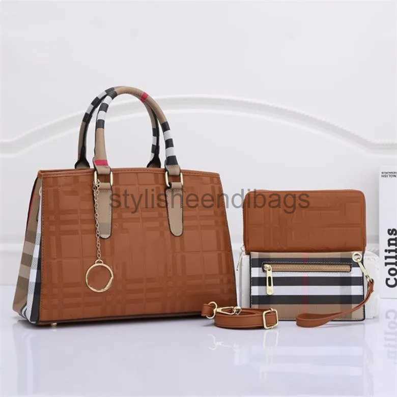 Totes designer fashion plaid handbag luxury women crossbody splice shoulderbag top quality leather shopping Large capacity messenger tote bag B002
Totes designer fashion plaid handbag luxury women crossbody splice shoulderbag top quality leather shopping Large capacity messenger tote bag B002