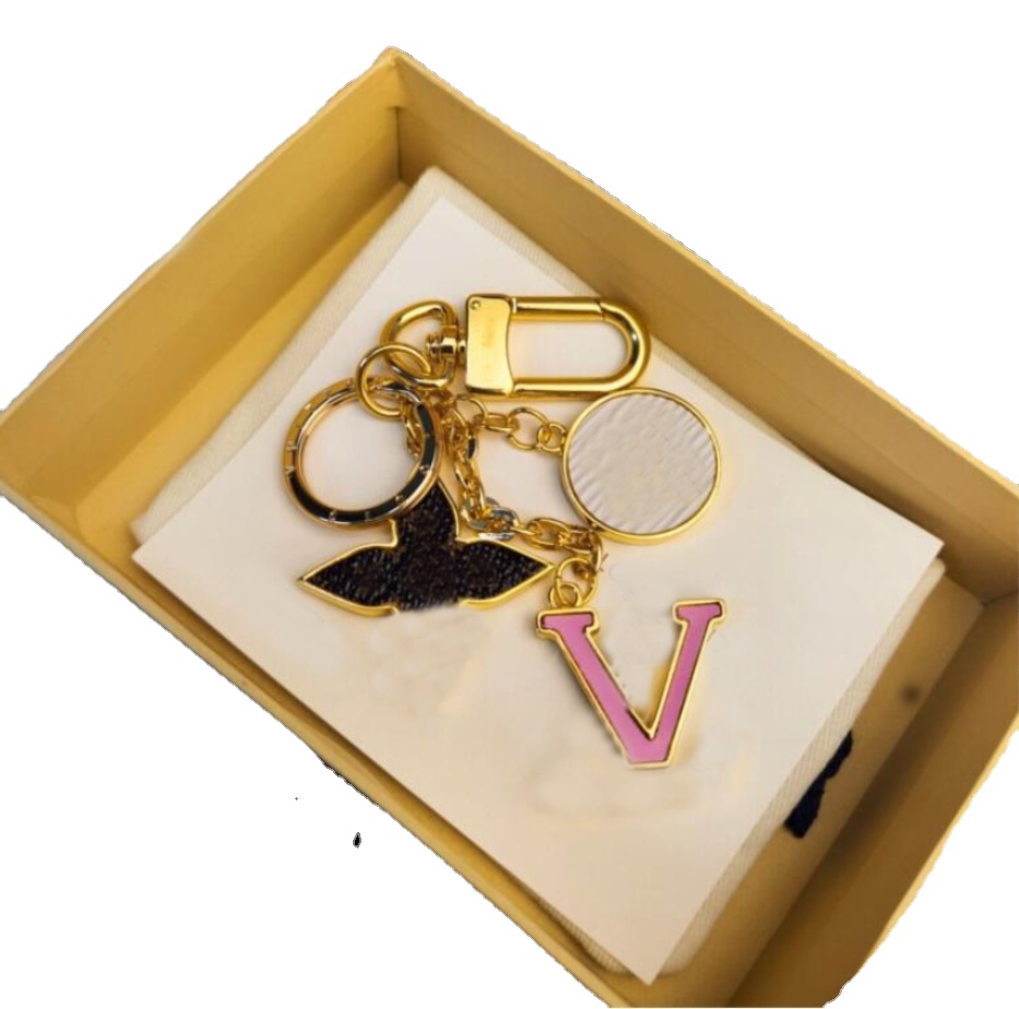 2024 with box New European and American designer high-quality men's and women's key chains outdoor car pendant keychains
2024 with box New European and American designer high-quality men's and women's key chains outdoor car pendant keychains