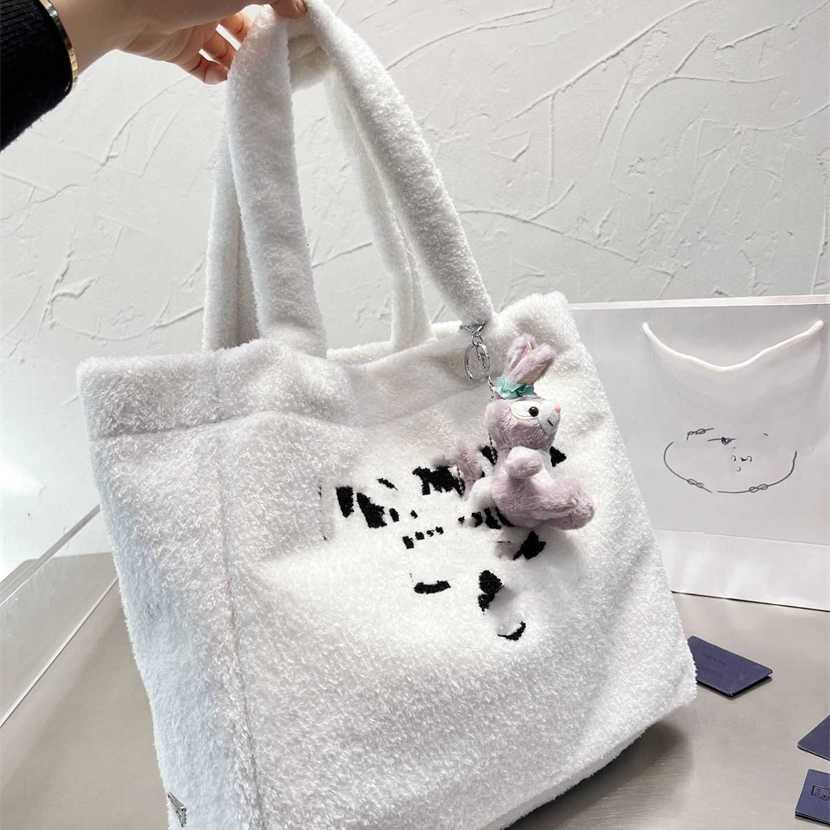 Designer bag 2023 handbag P Wedding Soft Face Women's Large Capacity Autumn New Shoulder Tote Versatile Handbag, Black8
Designer bag 2023 handbag P Wedding Soft Face Women's Large Capacity Autumn New Shoulder Tote Versatile Handbag, Black8