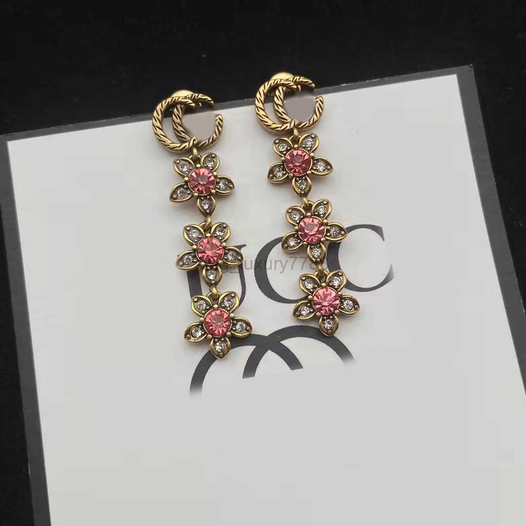 Fashion Vintage Necklace Ladies Flower Letter Heavy Decoration Color Diamond Bracelet Exaggerated Pendant Earrings 925 Silver Needle High Quality Jewe