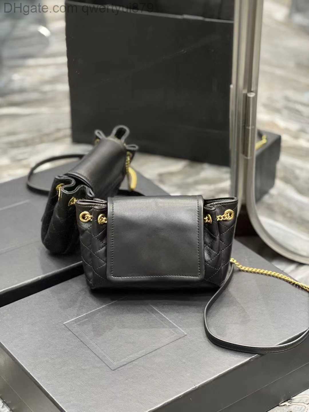 Fashion Show designer Mini Nolita Bag Lambskin Soft Luxury woman Handbag Lattice Metal letters paired with gold chains and leather straps Envolope Flap Bags, Black
Fashion Show designer Mini Nolita Bag Lambskin Soft Luxury woman Handbag Lattice Metal letters paired with gold chains and leather straps Envolope Flap Bags, Black